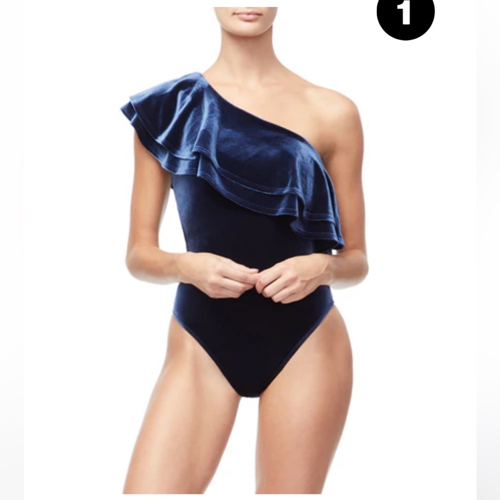 NWT Good American, The Ruffle One Shoulder Velvet Bodysuit, Size Medium